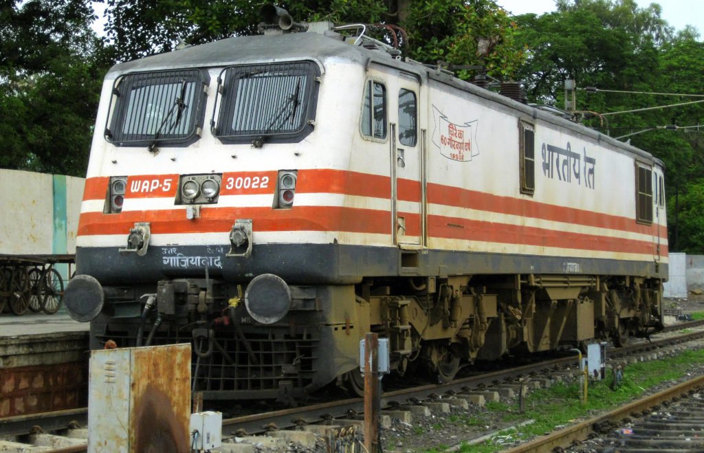 Tejas Express will soon get new aerodynamic WAP5 Locomotive 37 Tejas Express will soon get new aerodynamic WAP5 Locomotive9 Vandi4u