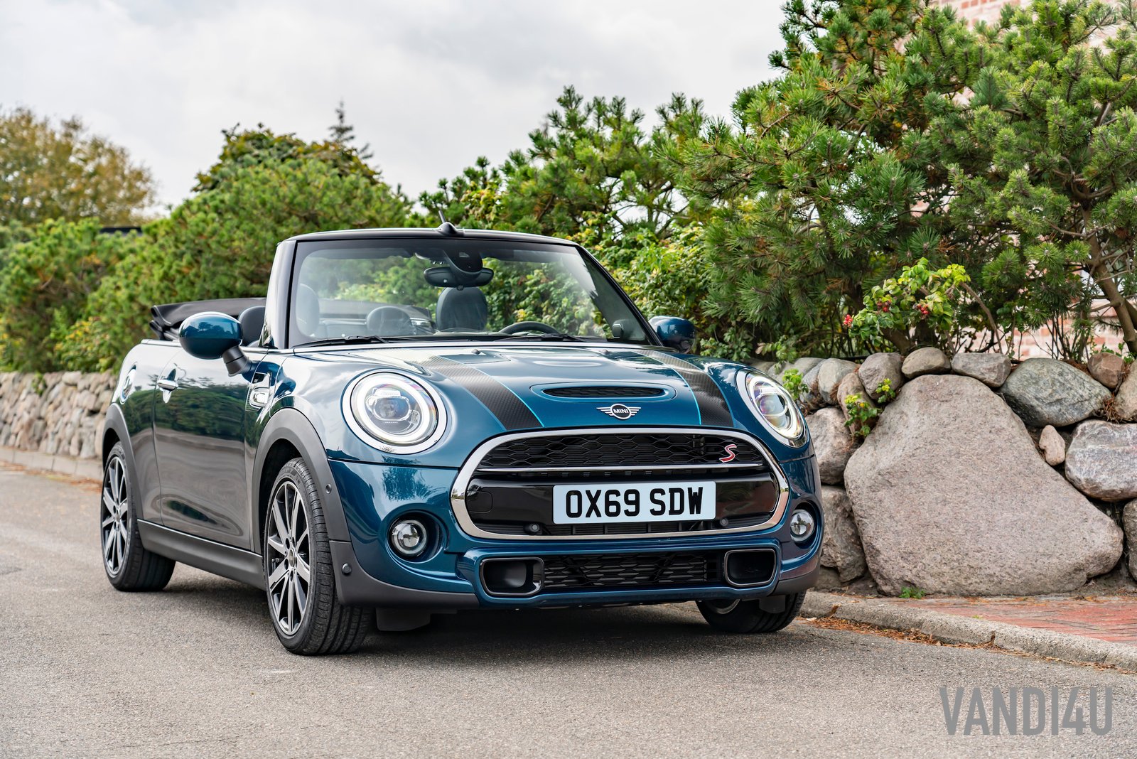 New MINI Convertible Sidewalk Edition: Top 8 things to know | Vandi4u
