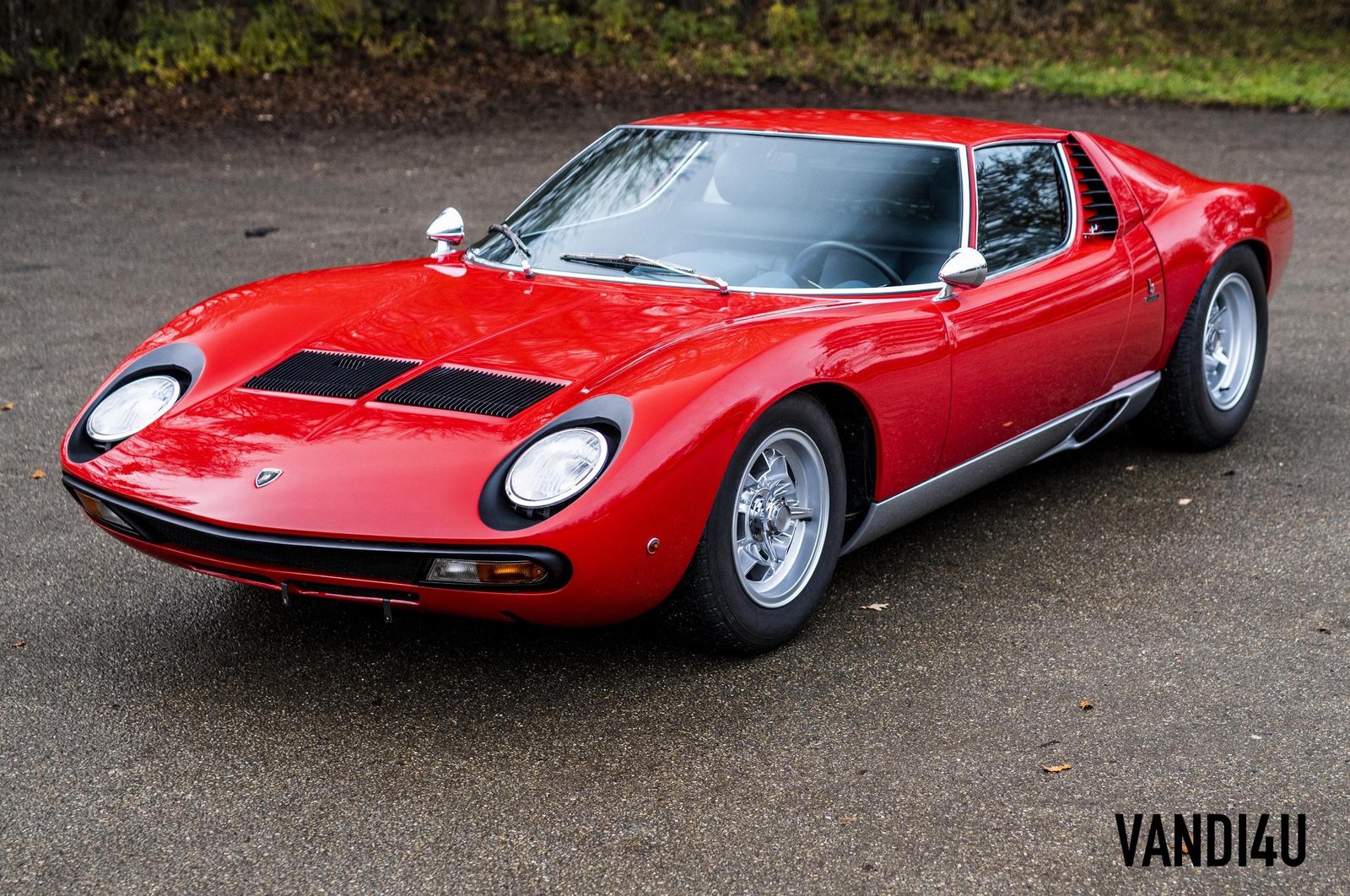 Lamborghini Miura SV and Countach LP 400 “Periscopio” fetches record prices at Auction | Vandi4u