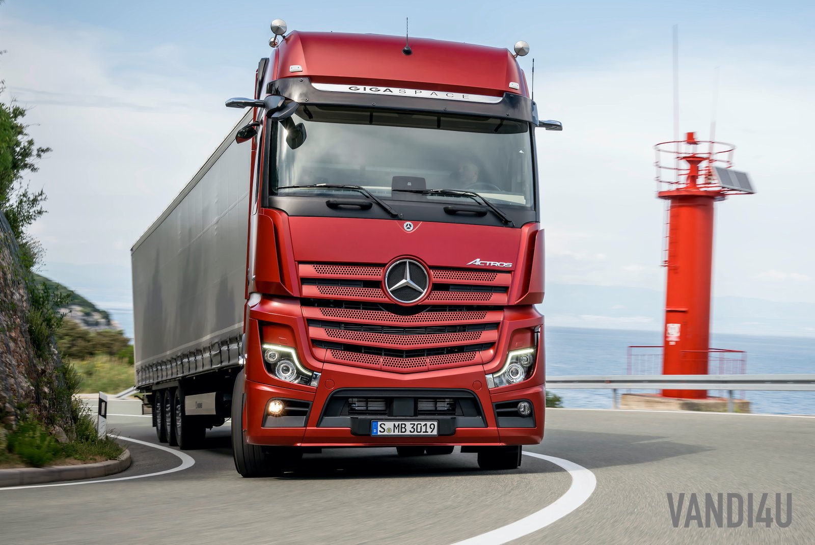 New Mercedes-Benz Actros: Top 6 things to know | Vandi4u