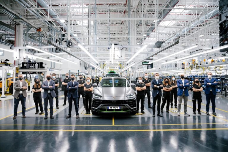 Automobili Lamborghini rolls out 15,000th Urus | Vandi4u