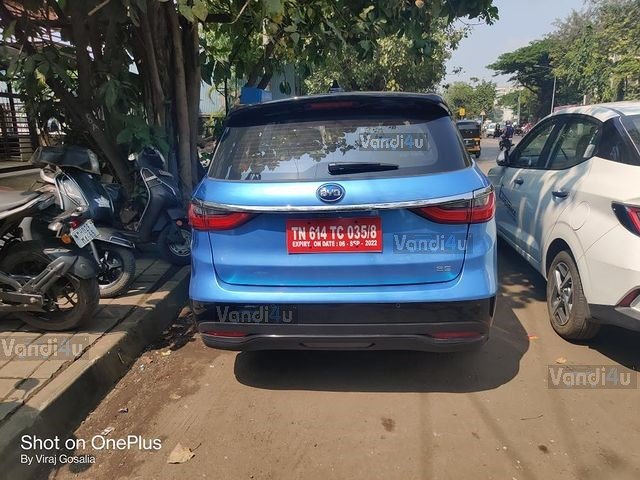 BYD e6 electric MPV spotted testing in Mumbai, India 7 BYD el6 MPV rear view