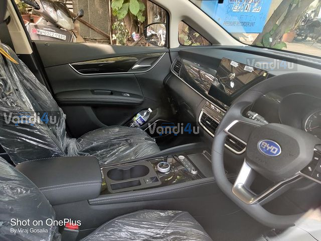BYD e6 electric MPV spotted testing in Mumbai, India 6 BYD e6 electric MPV interior