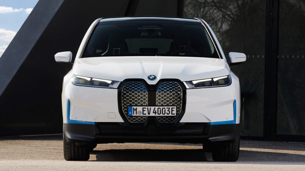 First-ever BMW iX xDrive40 launched: All you need to know 6 BMW iX 3D bottom