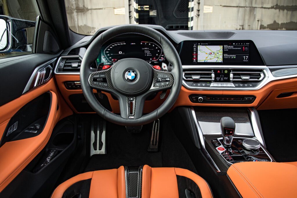 New BMW M4 Competition M xDrive interior