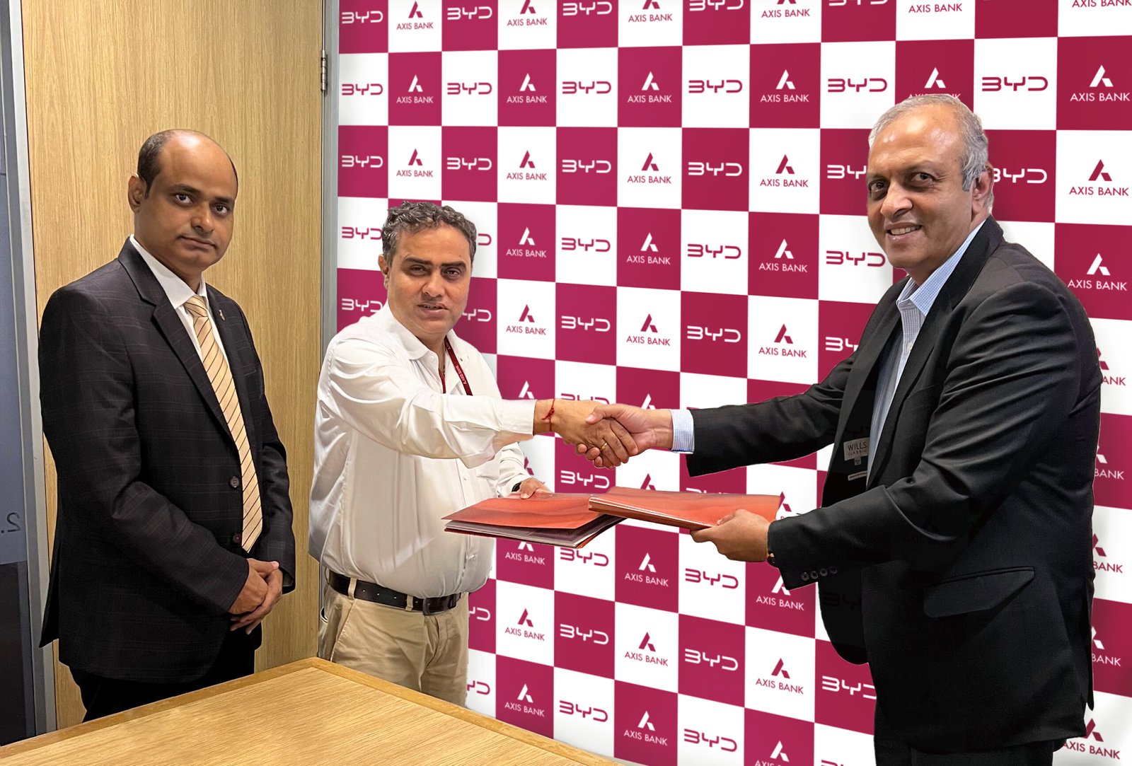 www.vandi4u.com_BYD India signs MOU with Axis Bank to offer Financing Solutions