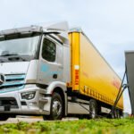 DHL Freight testet neue E-Sattelzugmaschine von Mercedes-Benz: CO2-neutraler Lieferverkehr in das Werk KasselDHL Freight tests new Mercedes-Benz electric semitrailer truck: CO2-neutral delivery transportation to the Kassel plant