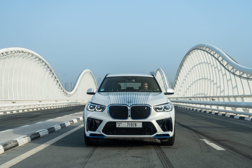 BMW iX45 Hydrogen undergoes extreme test drives in the Dubai deserts ...