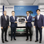 www.vandi4u.com Hyundai Motor India delivers 1100th unit of Hyundai IONIQ 5 to Shah Rukh Khan