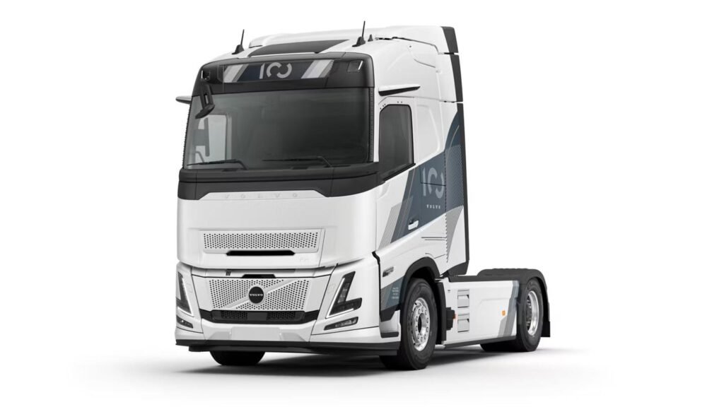 Volvo launches Special-edition trucks to celebrate its 100 year anniversary 7 www.vandi4u.com Volvo launches Special edition trucks to celebrate its 100 year anniversary