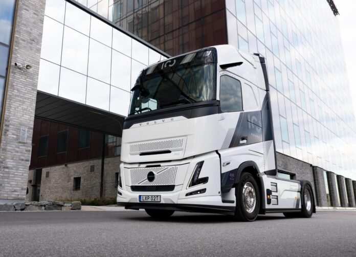 olvo launches Special-edition trucks to celebrate its 100 year anniversary | Vandi4u