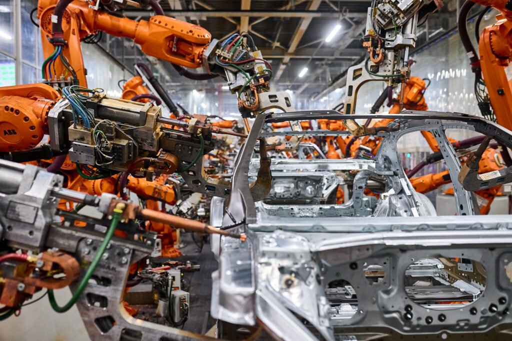 BMW to invest around two billion euros in the production of the new BMW 3 Series in Germany 5 BMW to invest around two billion euros in the production of the new BMW 3 Series in Germany | Vandi4u